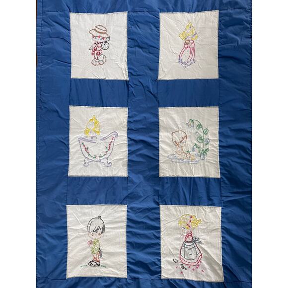 Vintage Hand Embroidered Child’s Quilt – Blue & White Precious Moments Style - Picture 2 of 16